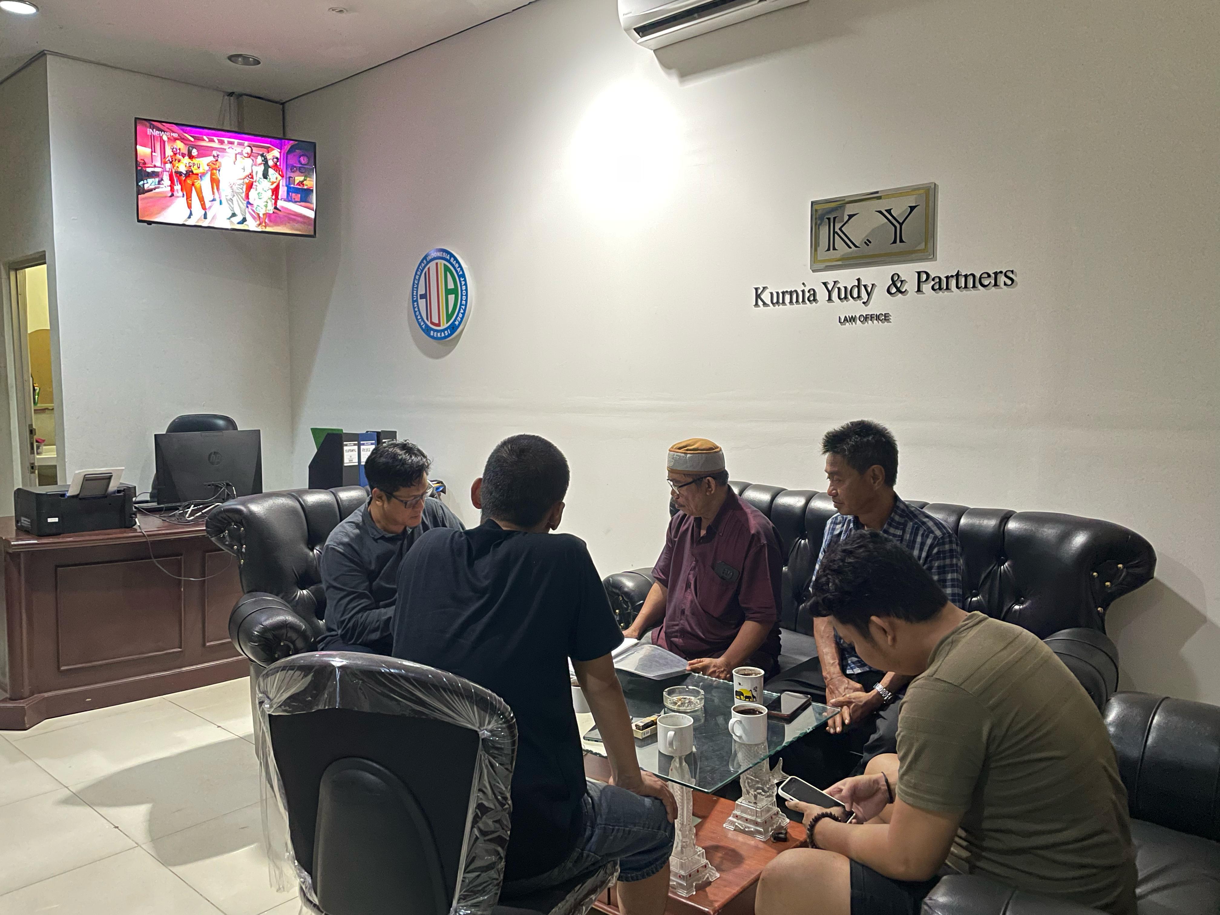 Sidang bersama klien